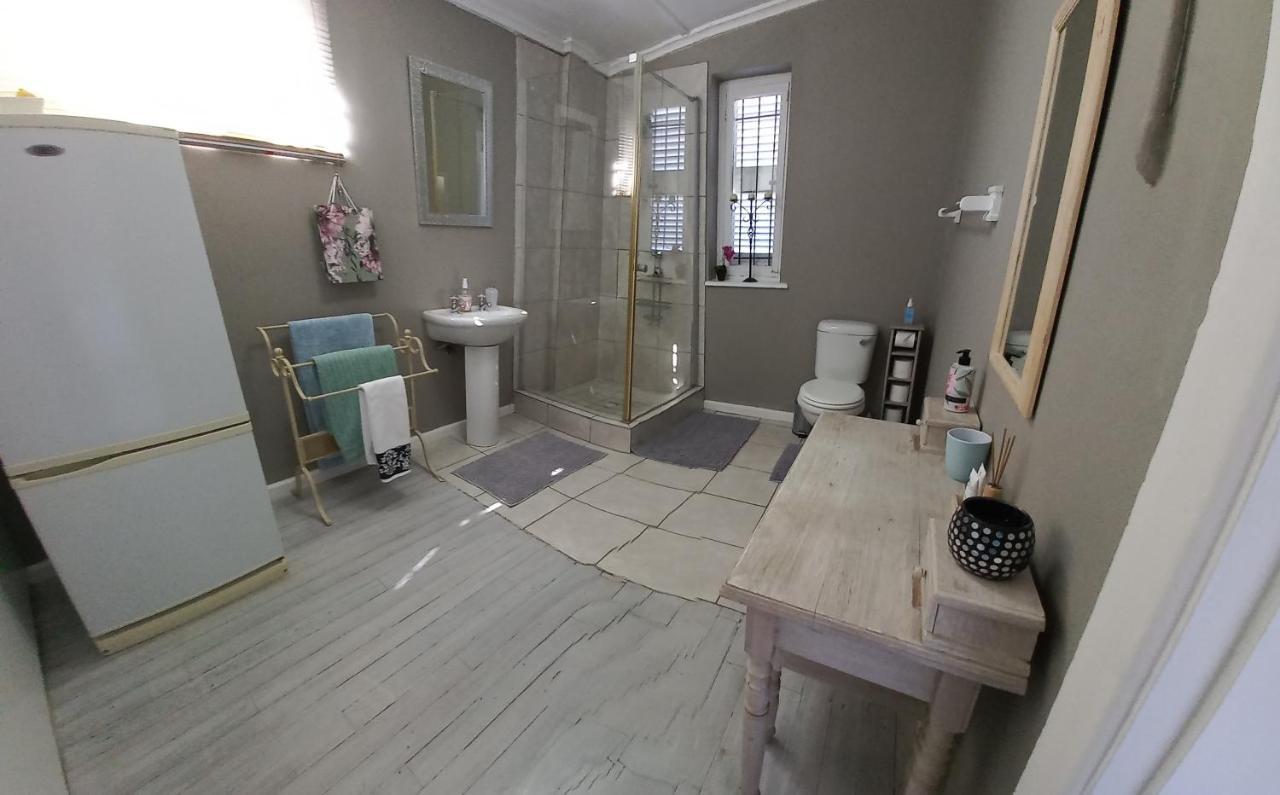 Peony Luxury Room With Wifi And Own Entrance Стелленбос Экстерьер фото