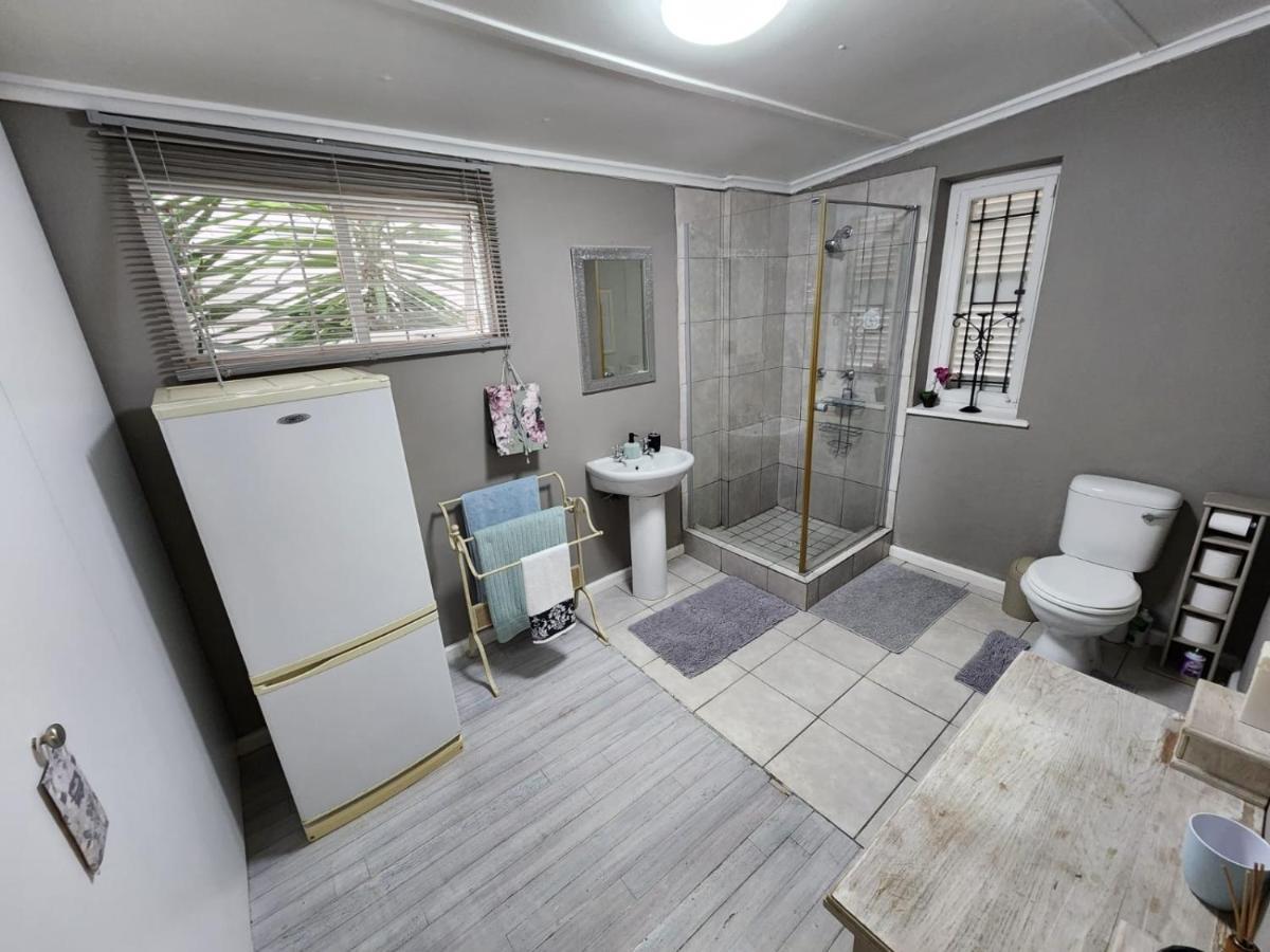Peony Luxury Room With Wifi And Own Entrance Стелленбос Экстерьер фото